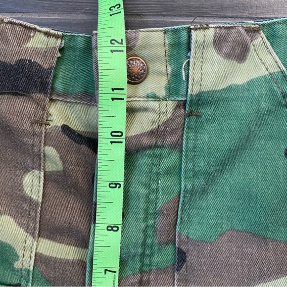 Vintage 90s Camo Cargo Shorts - Picture 8 of 8